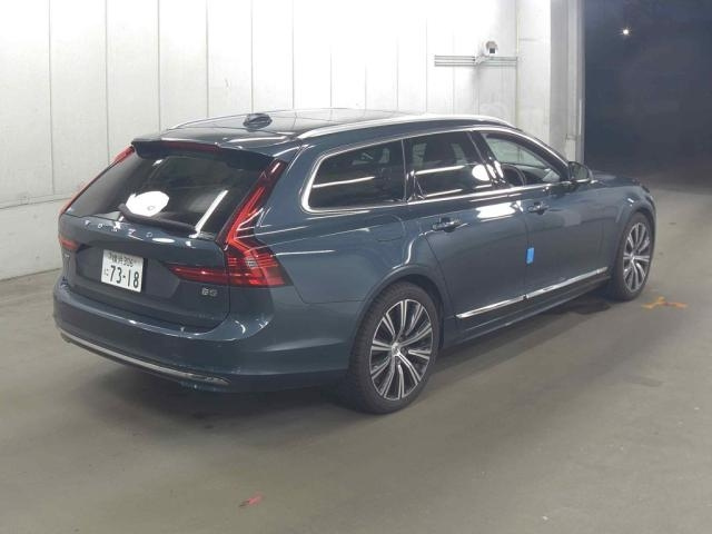 V90 2023