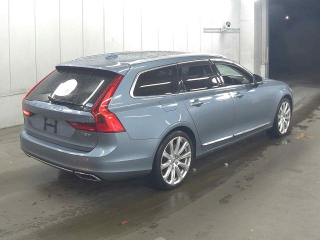 V90 2018