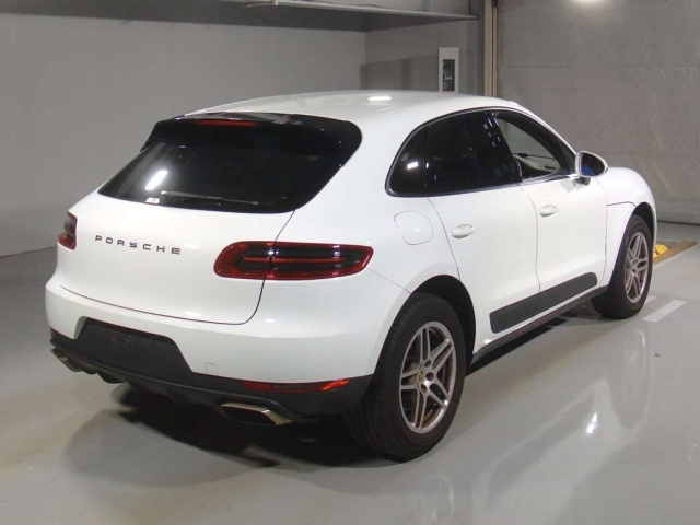 Macan 2016